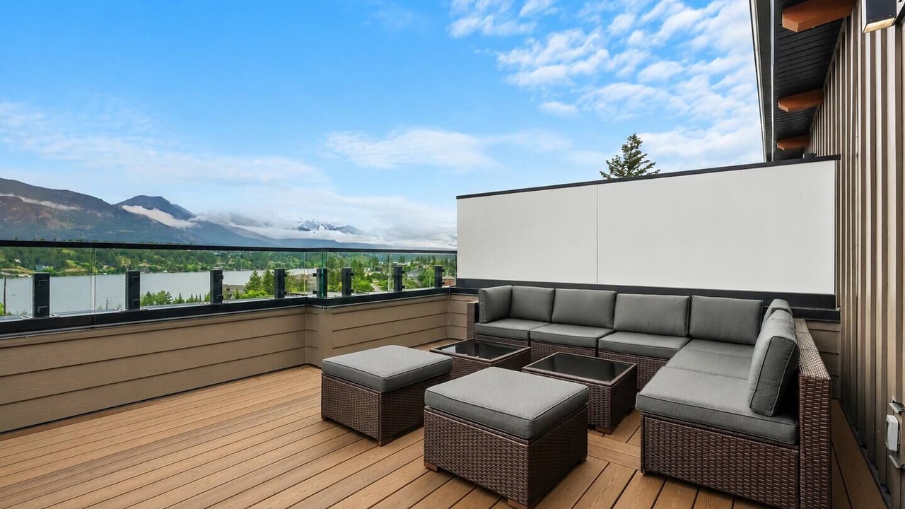 Photo of Patio Balcony in East Kootenay