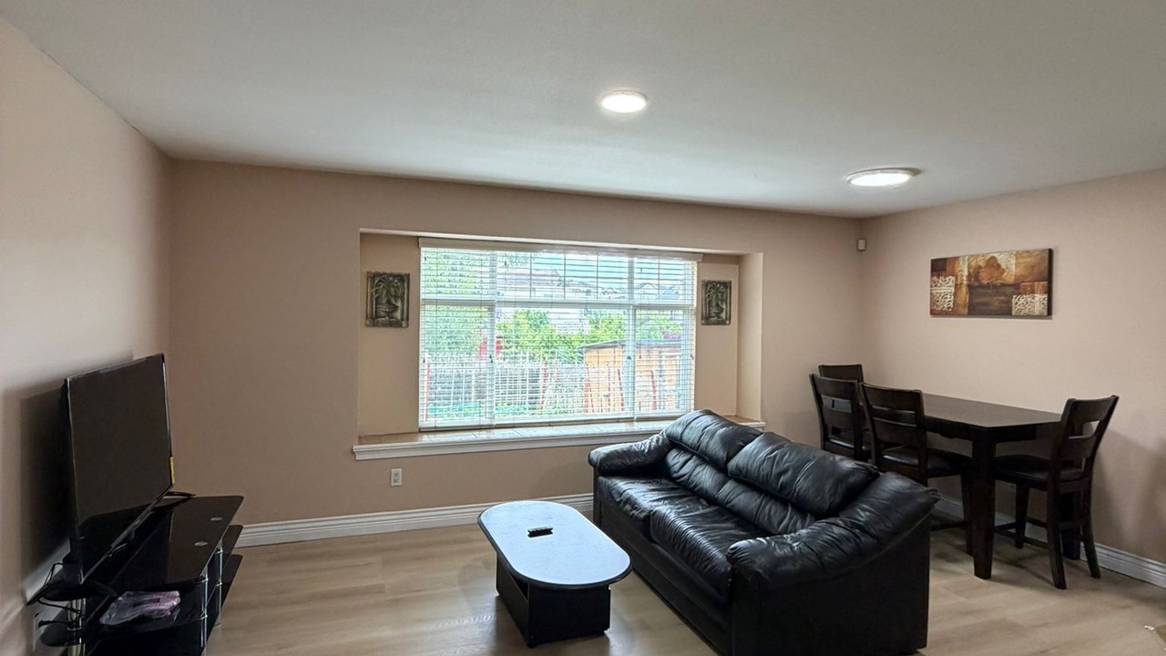 Photo of Livingroom in Queensborough