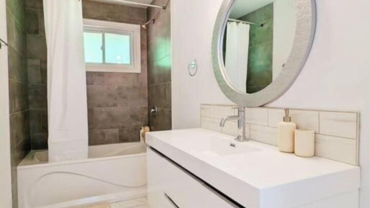 Photo of Bathroom in Bayridge West