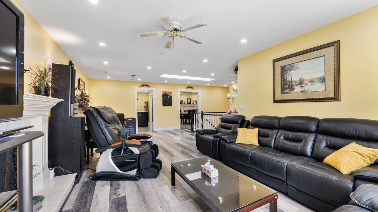 Photo of Livingroom in Fleetwood