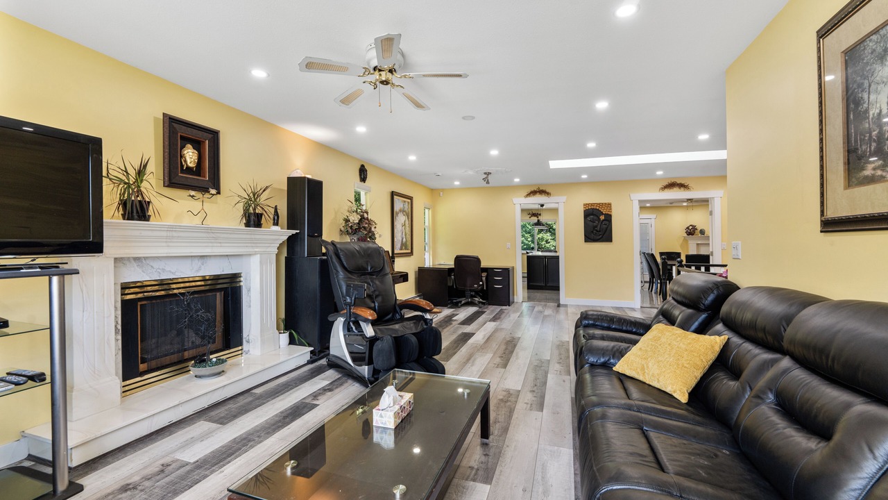 Photo of Livingroom in Fleetwood