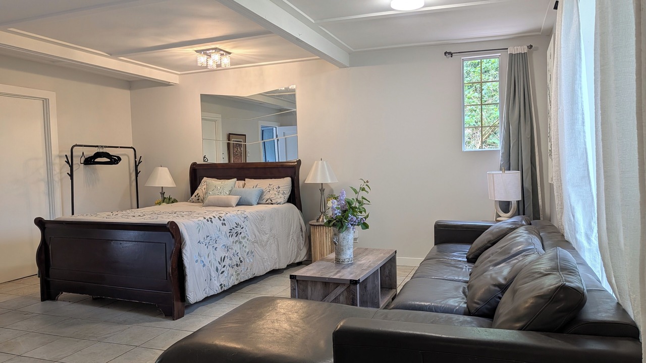 Photo of Bedroom in Roberts Creek