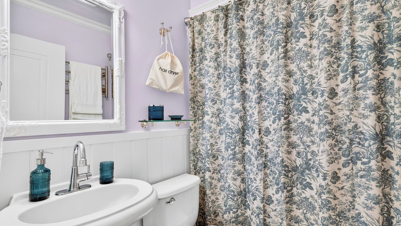 Photo of Bathroom in Queens Square