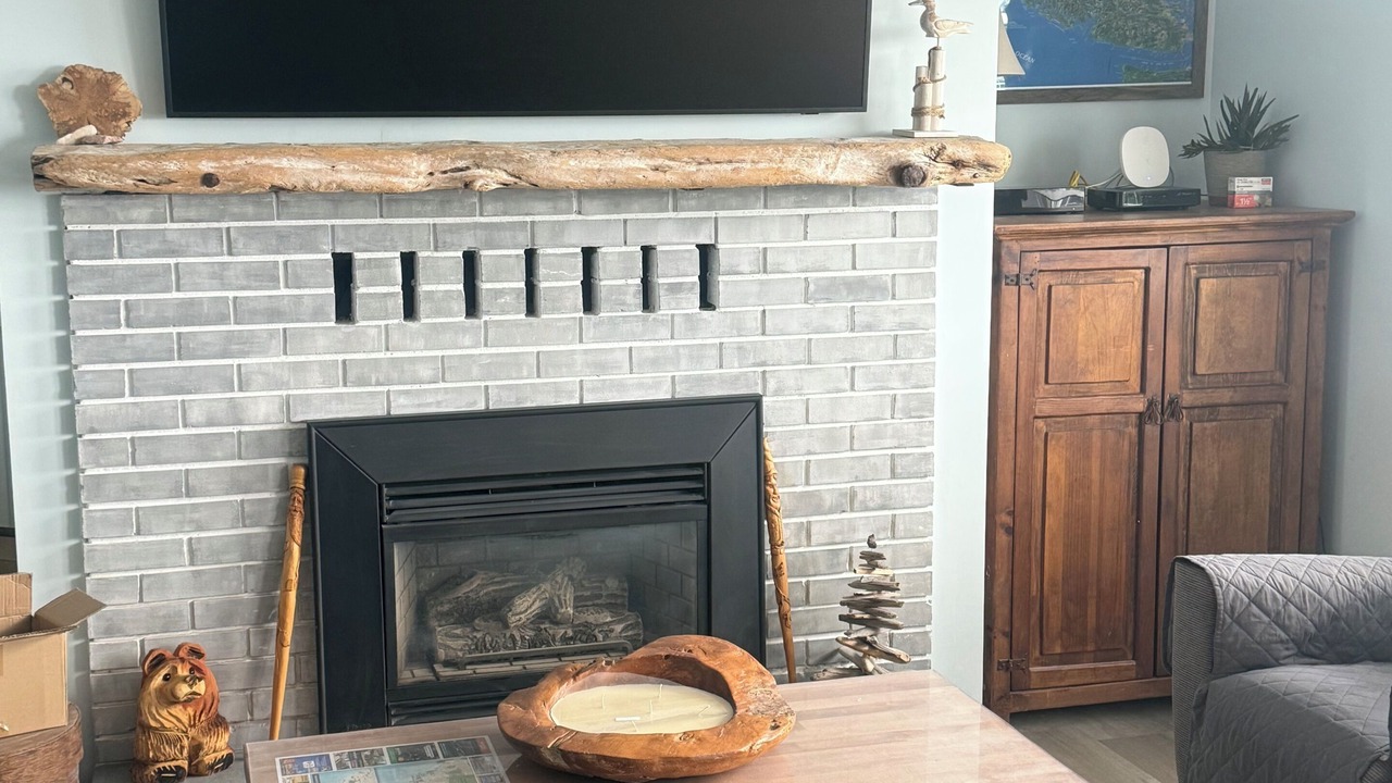 Photo of Livingroom in Campbell River