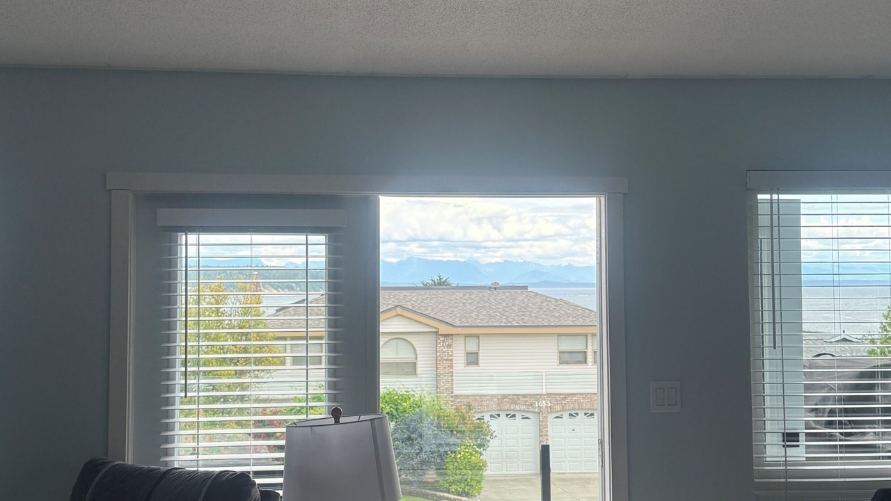 Photo of Livingroom in Campbell River