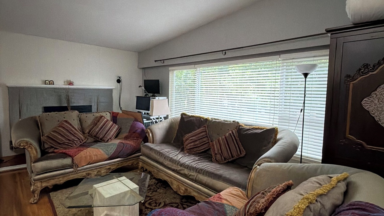 Photo of Livingroom in Fraserview