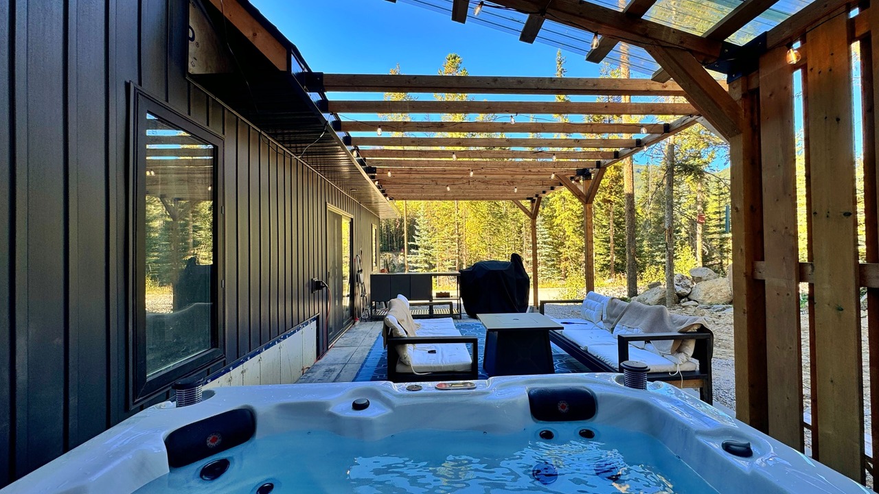 Photo of Patio Balcony in East Kootenay