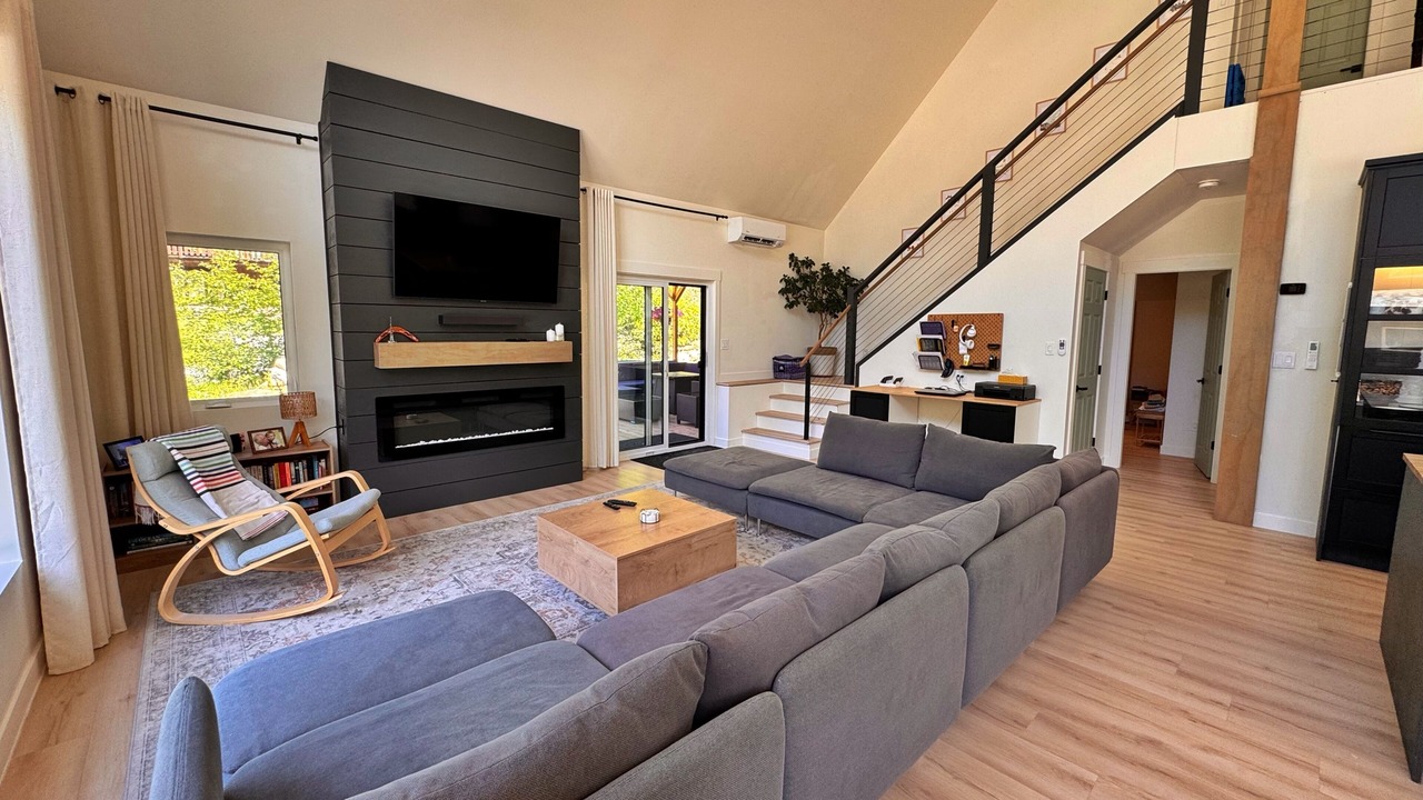 Photo of Livingroom in East Kootenay