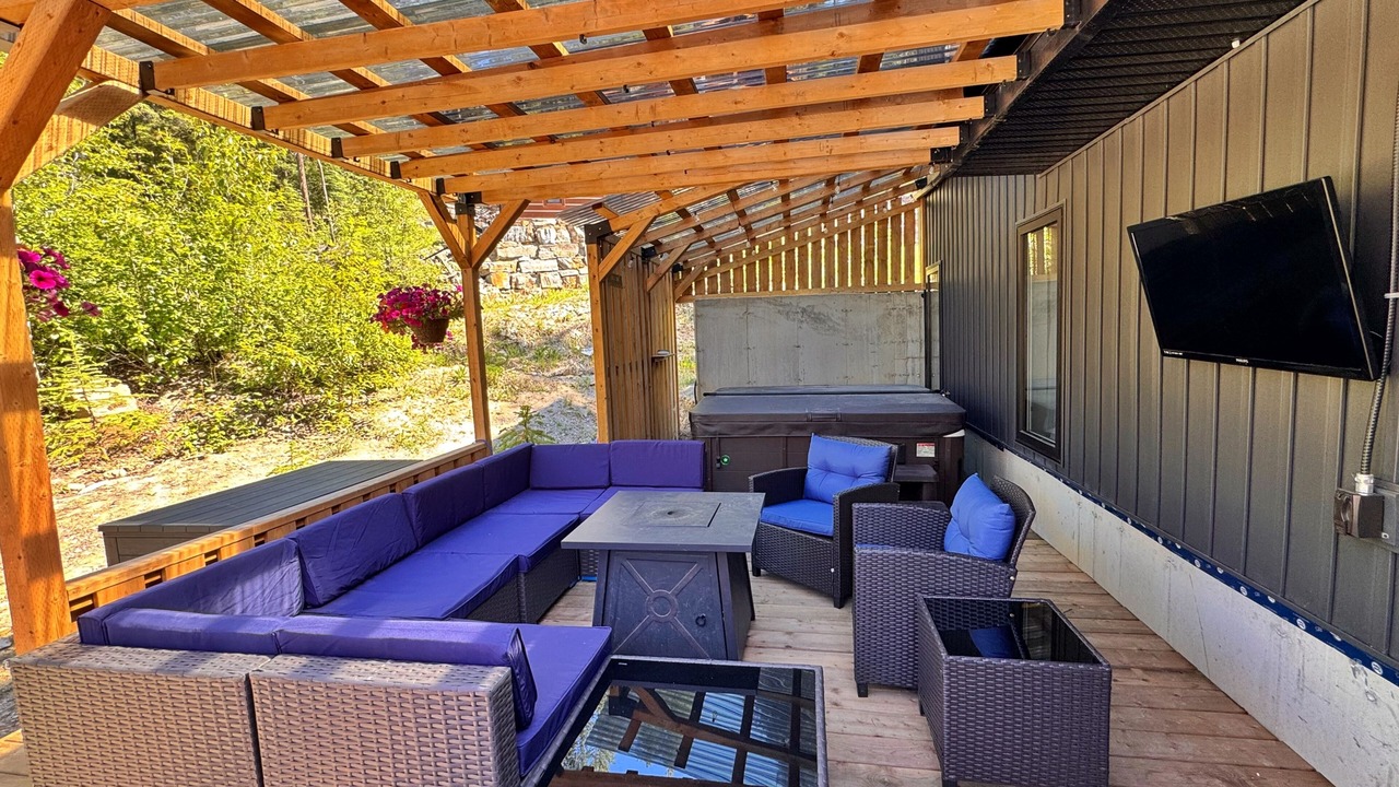 Photo of Patio Balcony in East Kootenay