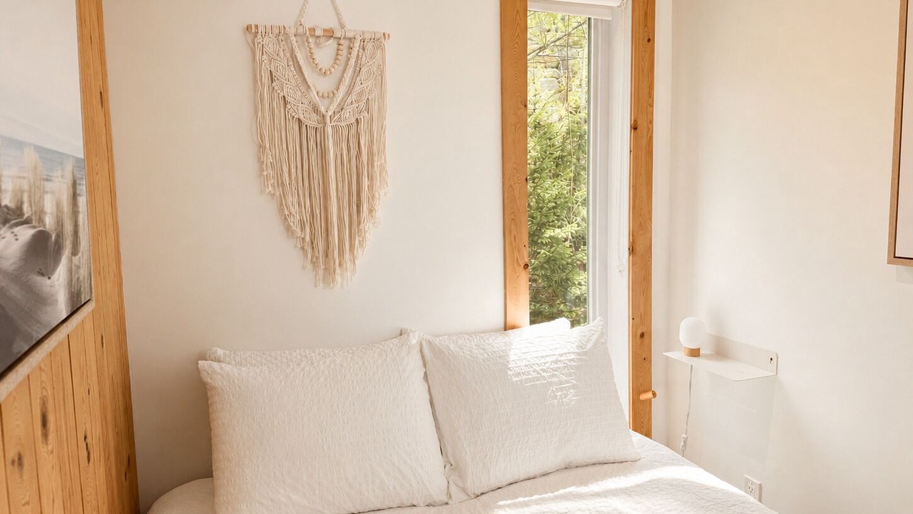 Photo of Bedroom in Sainte-Marguerite-du-Lac-Masson