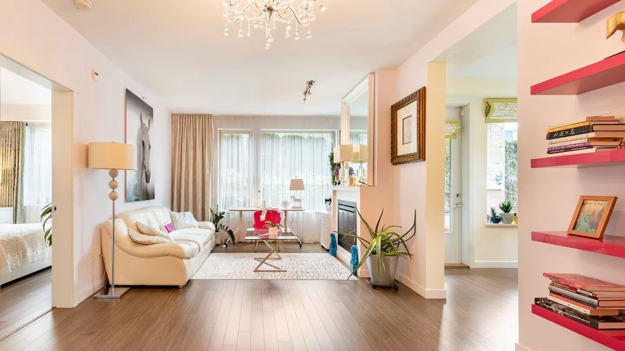 Photo of Livingroom in Central Lonsdale