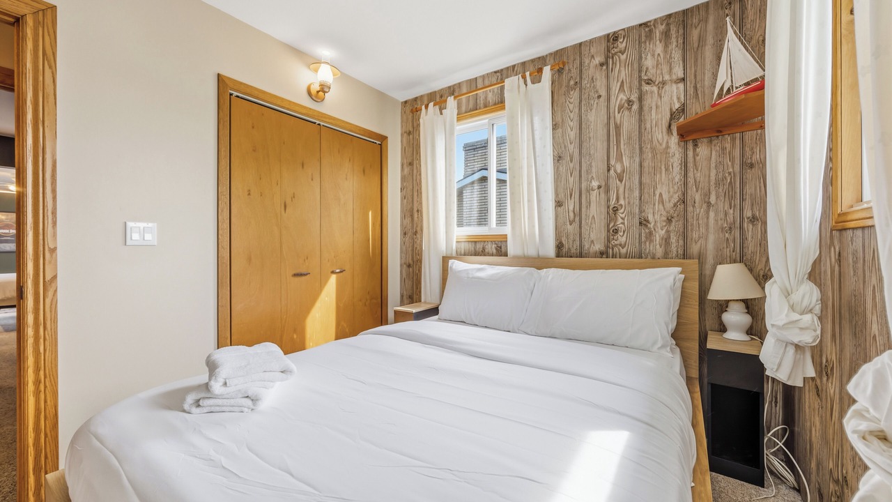 Photo of Bedroom in Lambton Shores