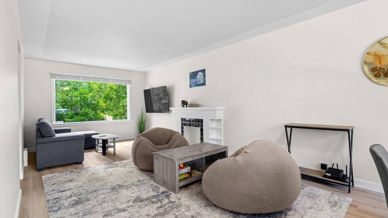 Photo of Livingroom in Banff Trail