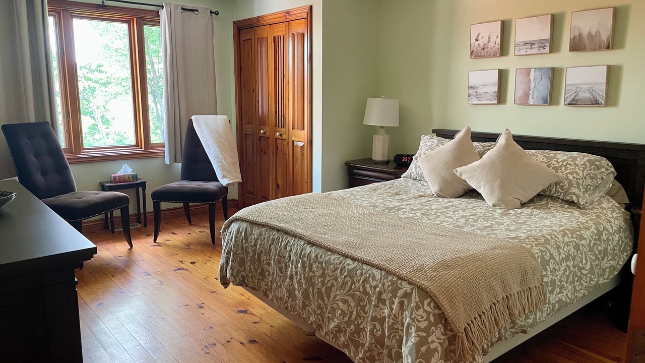 Photo of Bedroom in Bracebridge