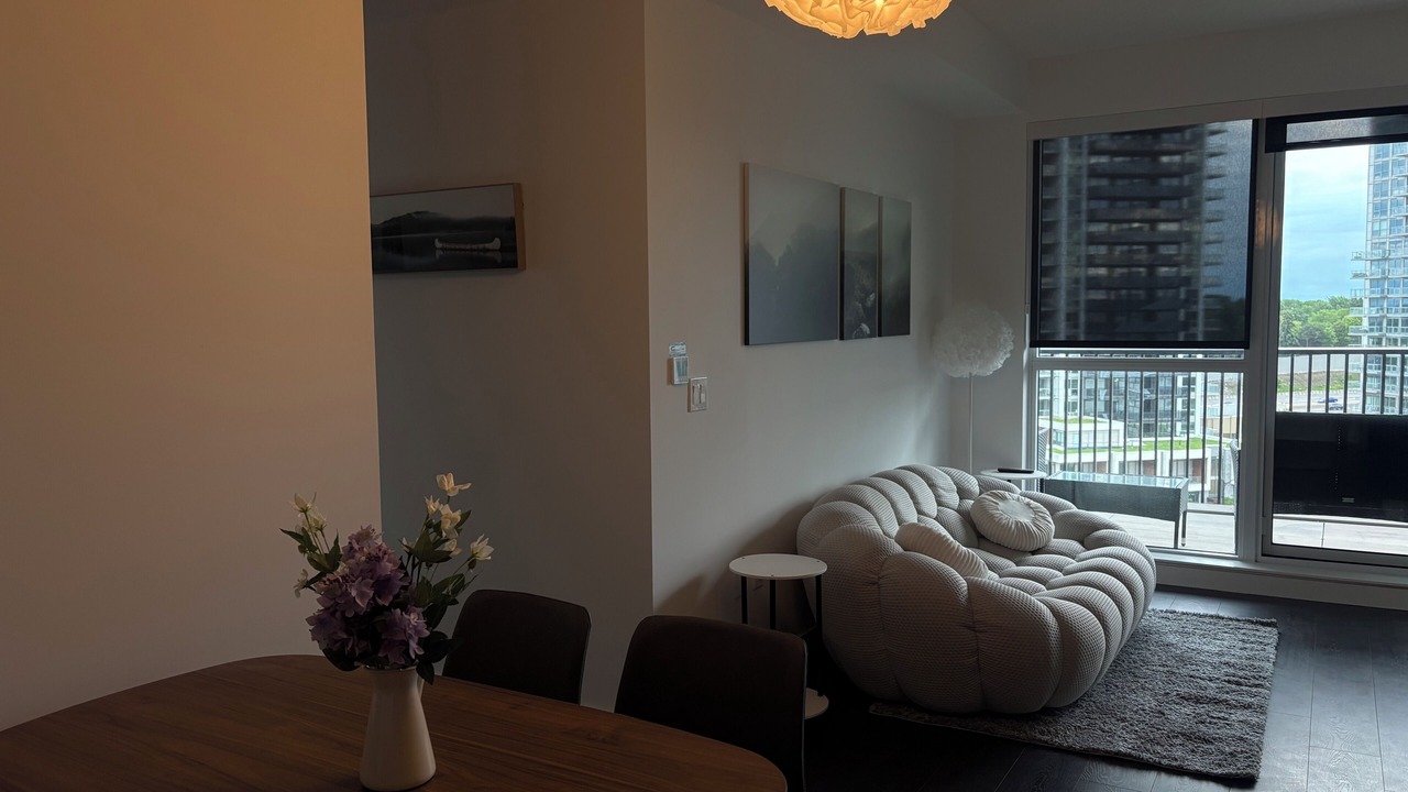 Photo of Livingroom in Bayview Village