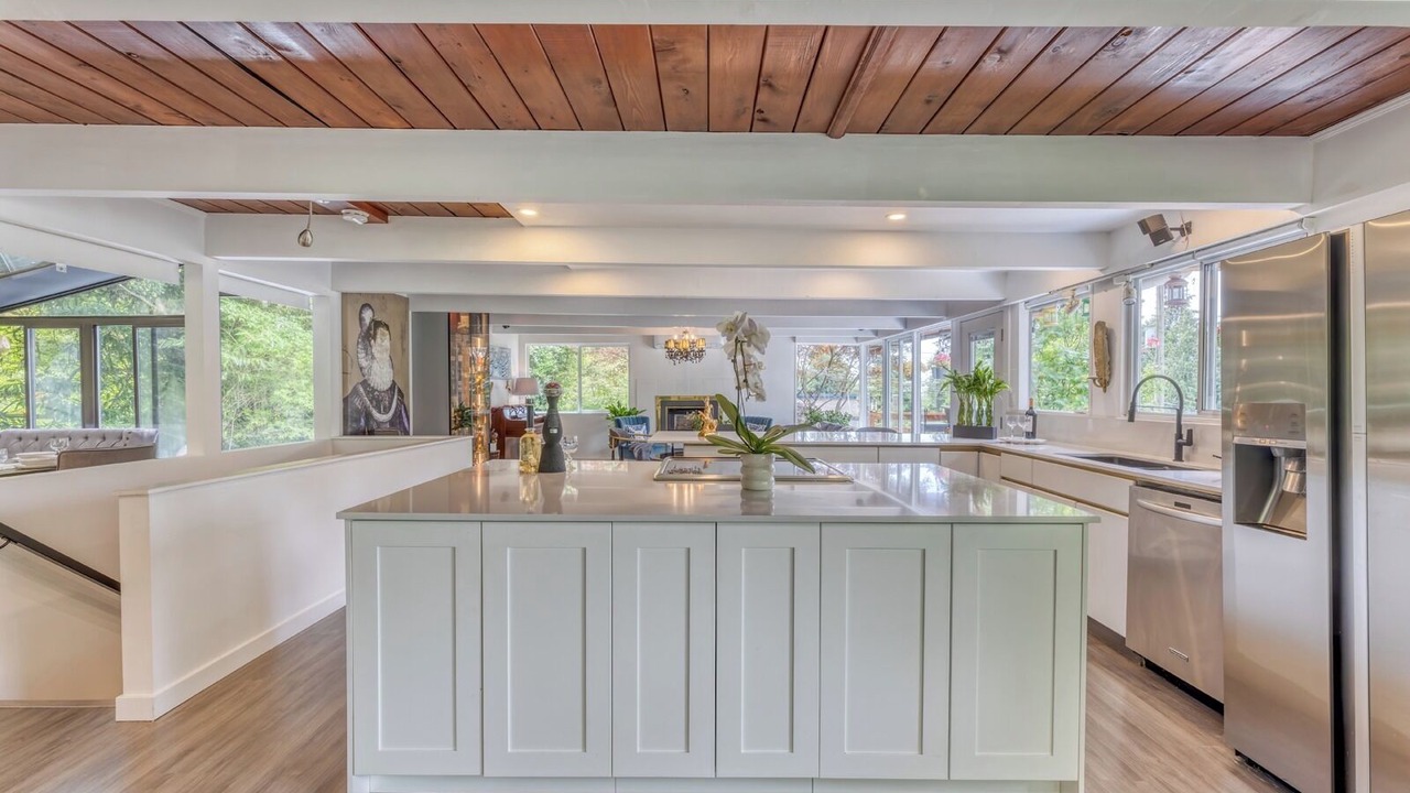 Photo of Kitchen in District of North Vancouver