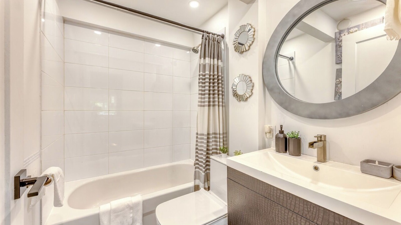 Photo of Bathroom in District of North Vancouver