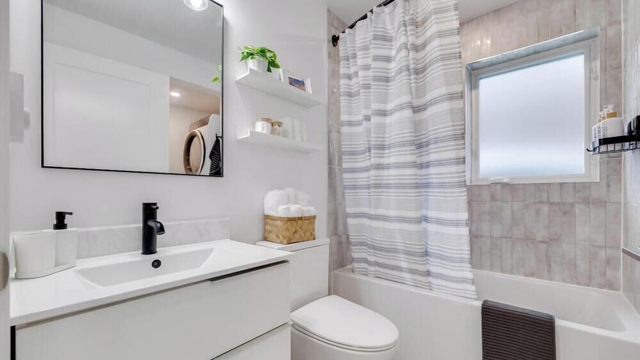 Photo of Bathroom in Sunset
