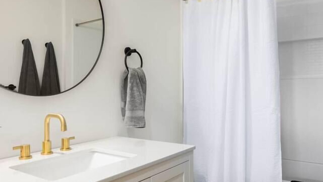 Photo of Bathroom in Salt Spring Island