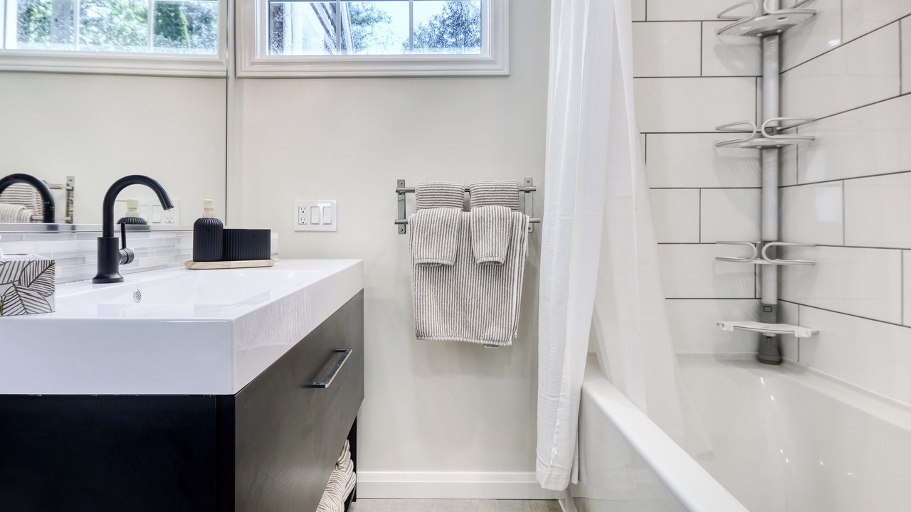 Photo of Bathroom in Port Dalhousie