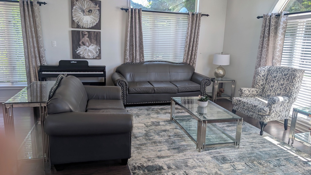 Photo of Livingroom in Pickering