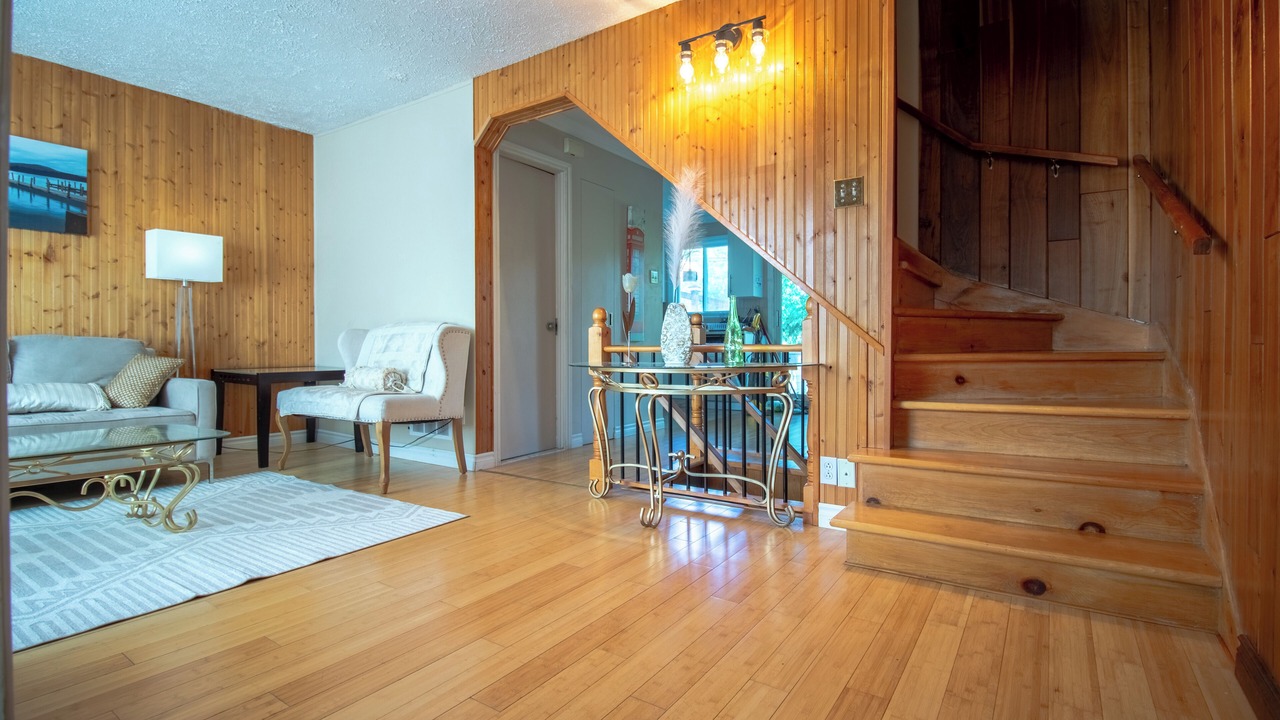 Photo of Livingroom in Laval-des-Rapides