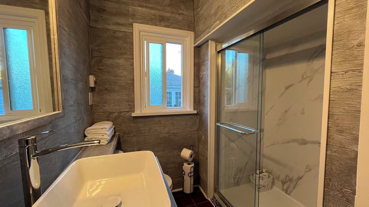 Photo of Bathroom in Saanich East