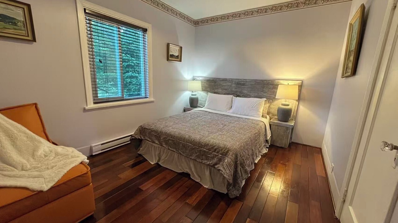 Photo of Bedroom in Saanich East