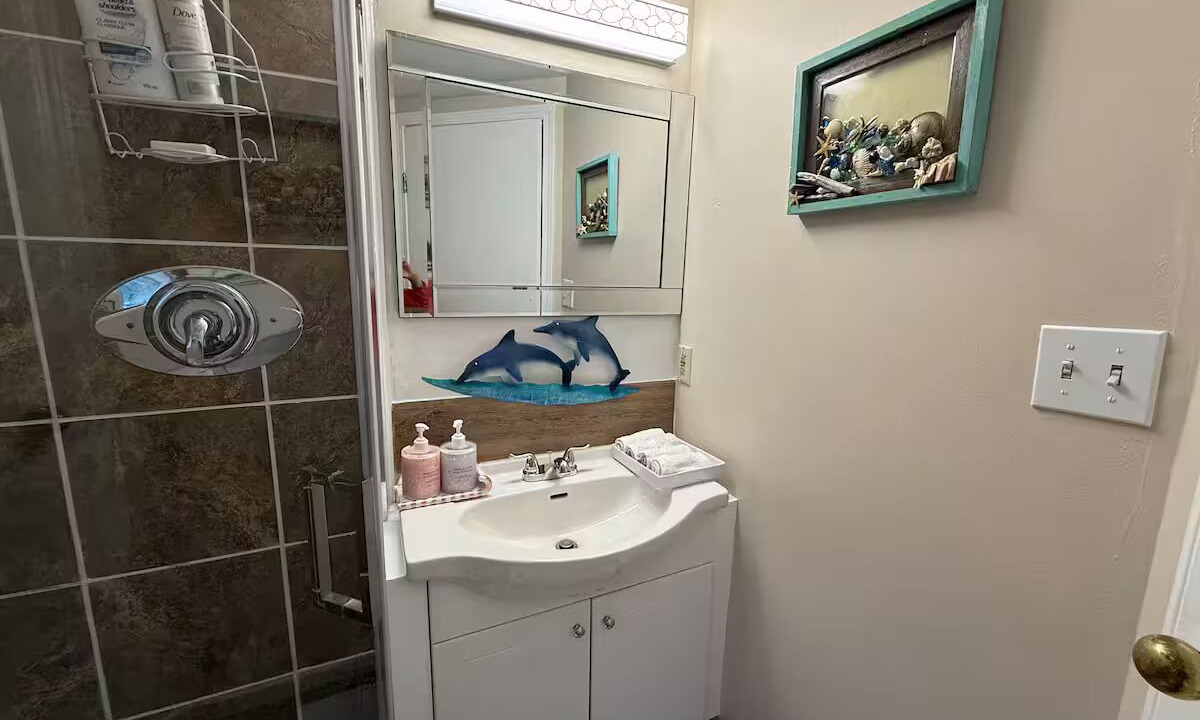 Photo of Bathroom in Saanich East