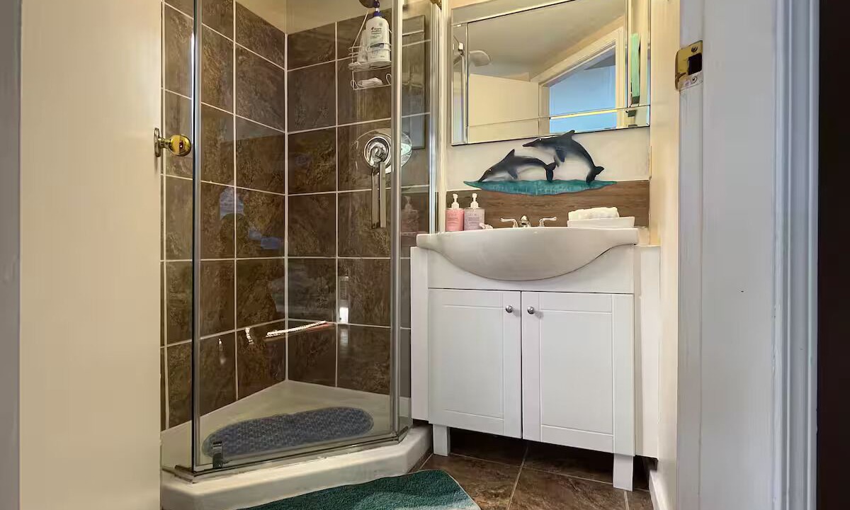 Photo of Bathroom in Saanich East
