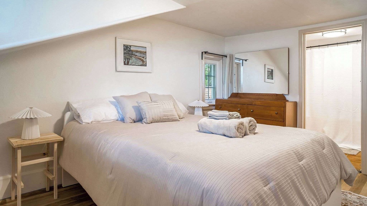 Photo of Bedroom in Greater Napanee