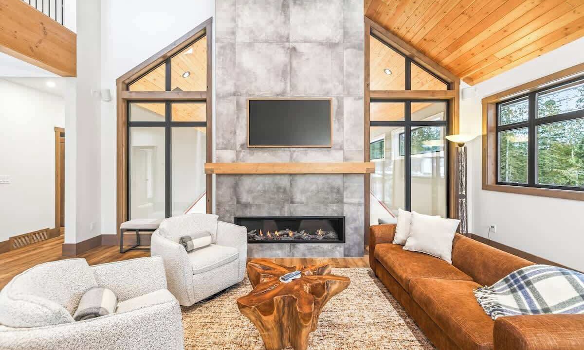 Photo of Livingroom in East Kootenay