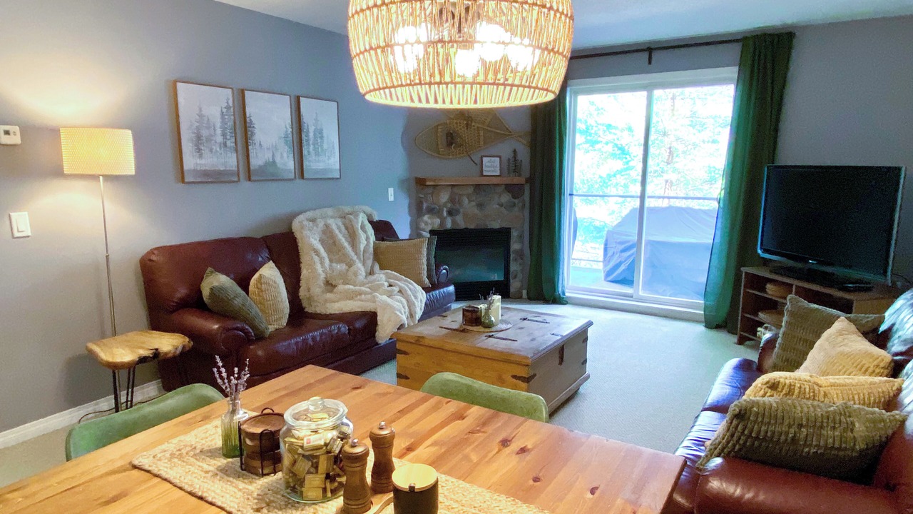 Photo of Livingroom in East Kootenay