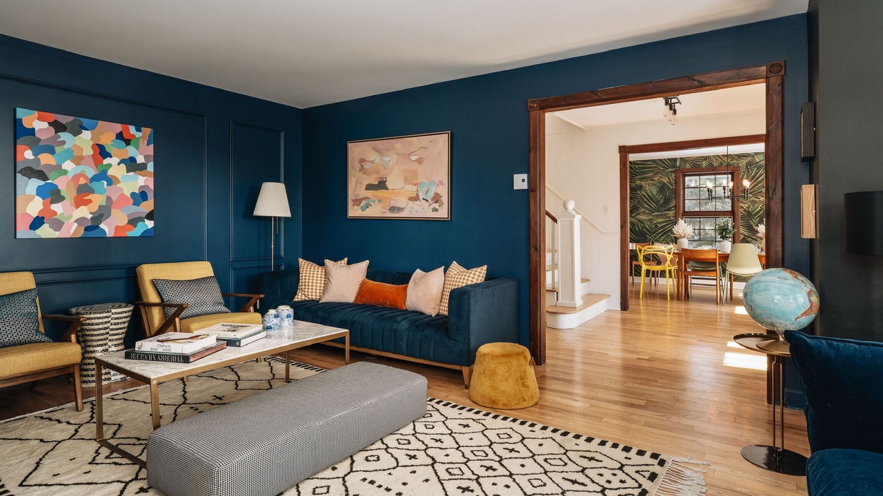 Photo of Livingroom in Lac-des-Seize-Iles
