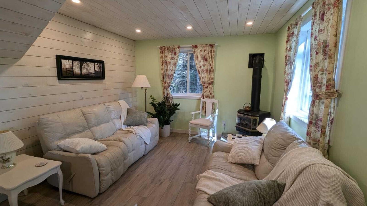 Photo of Livingroom in Addington Highlands