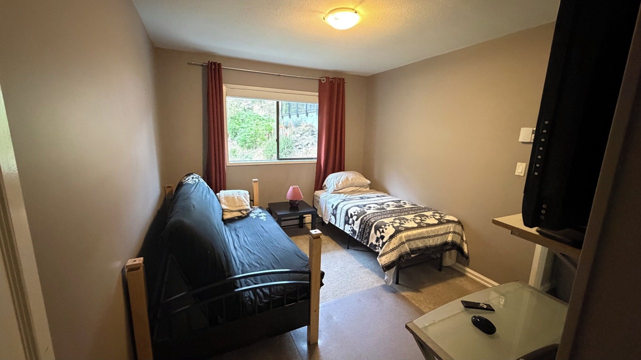Photo of Bedroom in Departure Bay