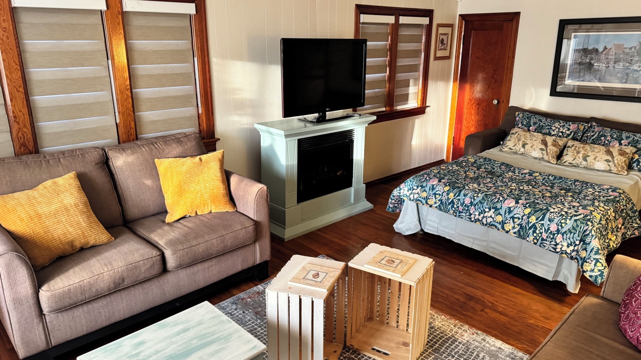 Photo of Livingroom in Sylvan Lake