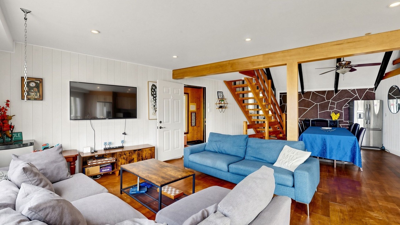 Photo of Livingroom in Scugog