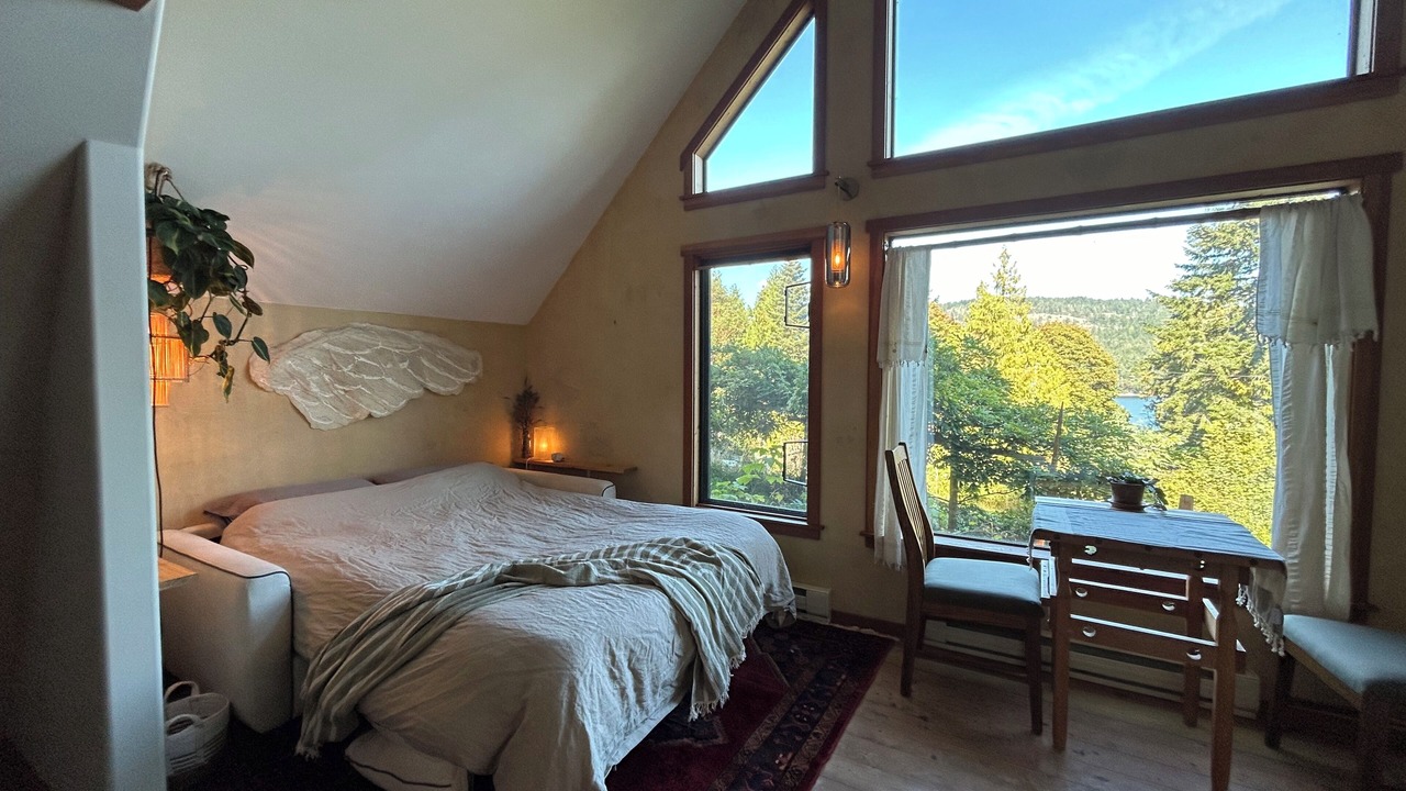 Photo of Bedroom in Salt Spring Island