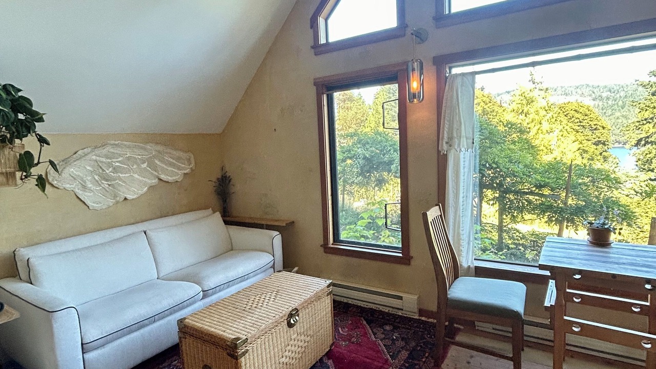 Photo of Livingroom in Salt Spring Island