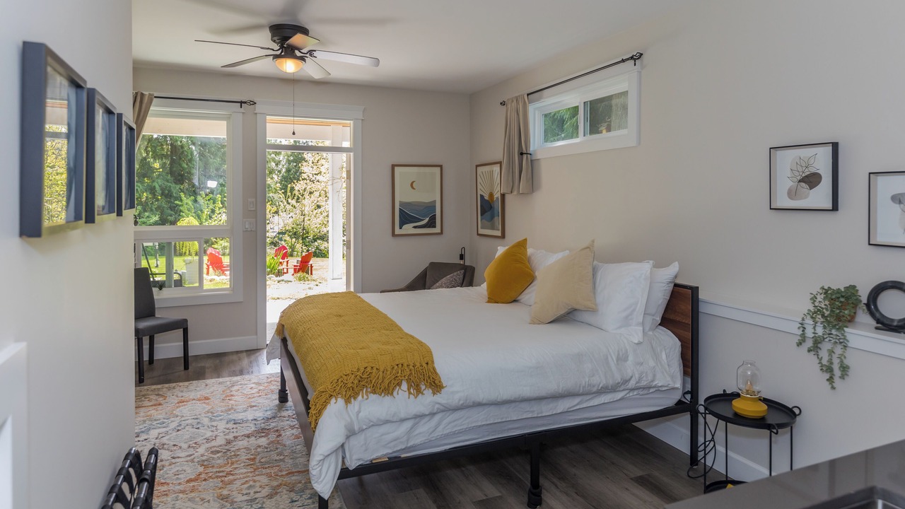 Photo of Bedroom in Roberts Creek