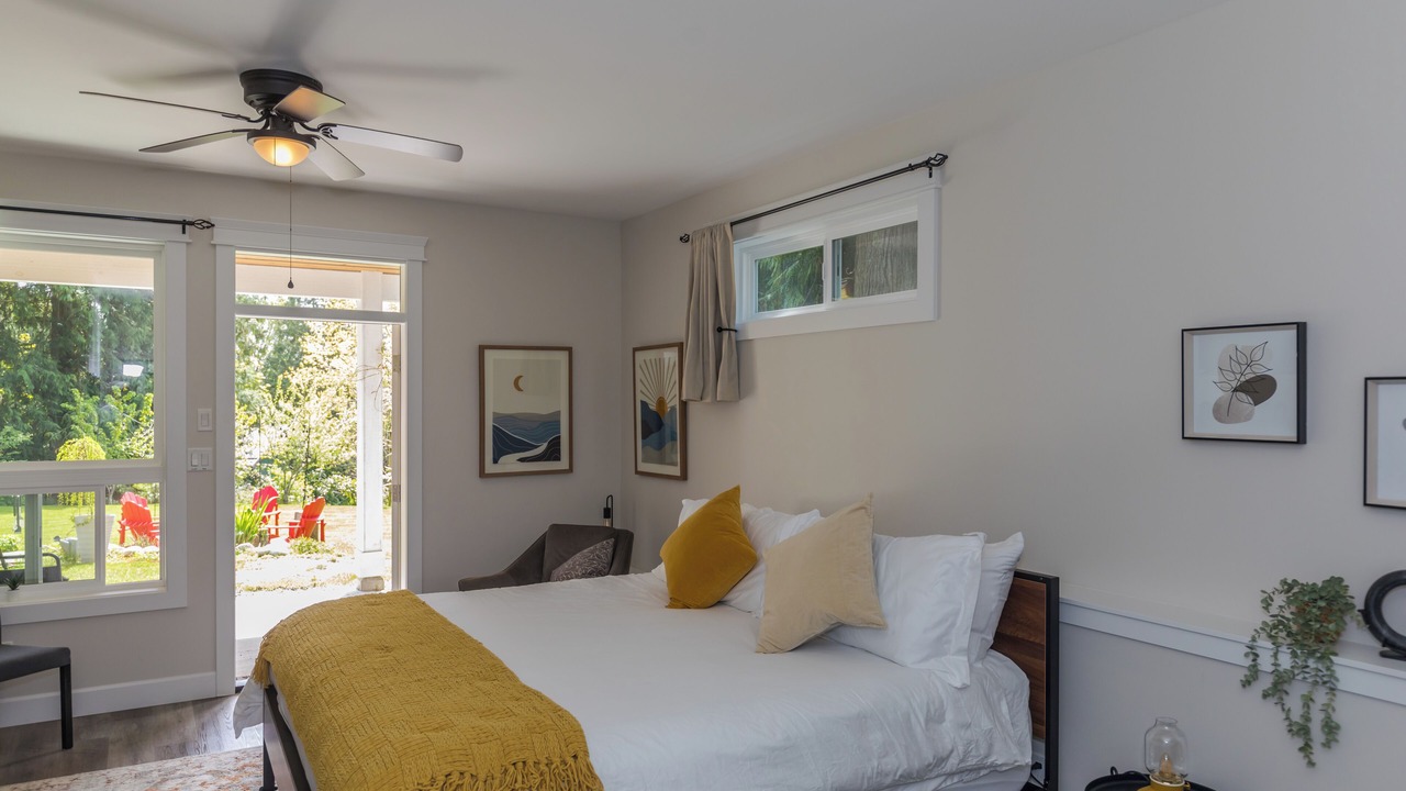 Photo of Bedroom in Roberts Creek