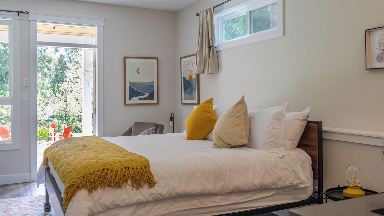 Photo of Bedroom in Roberts Creek