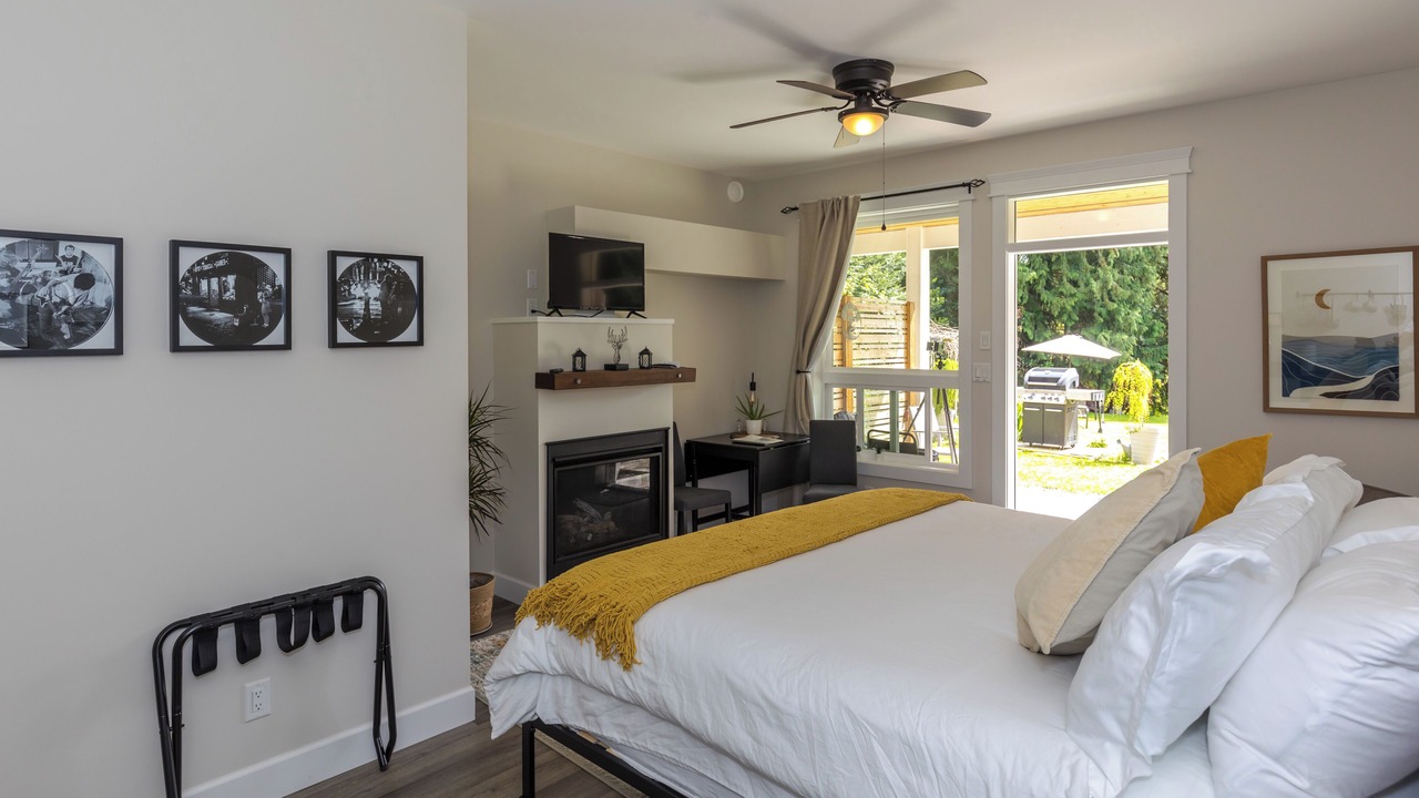 Photo of Bedroom in Roberts Creek