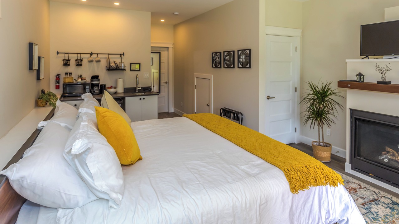 Photo of Bedroom in Roberts Creek