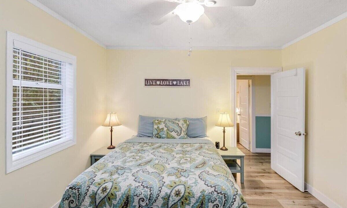 Photo of Bedroom in Youbou
