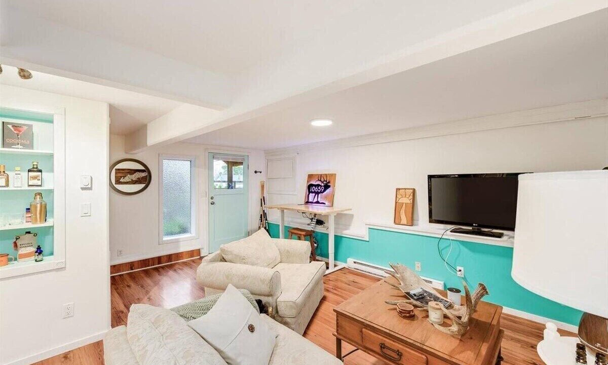 Photo of Livingroom in Youbou