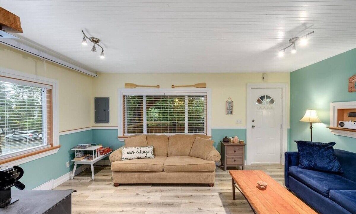 Photo of Livingroom in Youbou