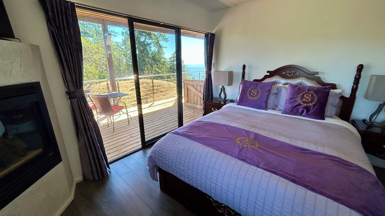 Photo of Bedroom in Pender Island