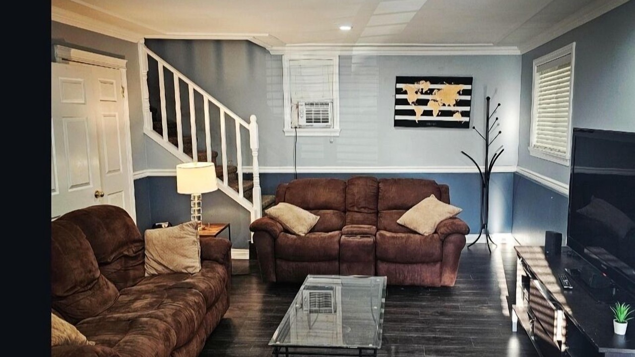 Photo of Livingroom in Surrey Newton